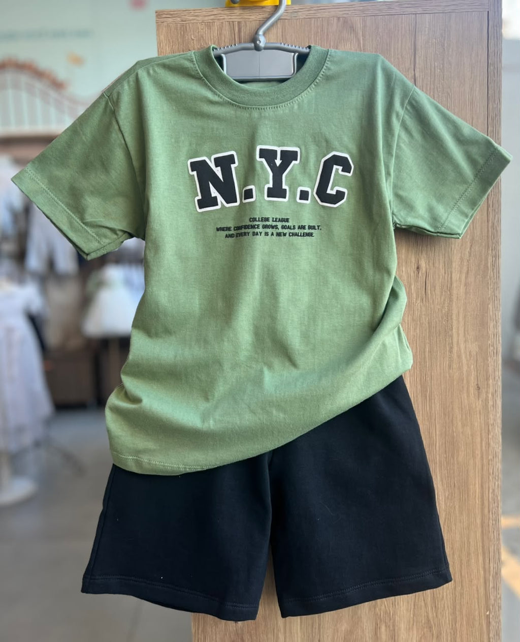 lbcor:VERDE/PRETO:019f9535-8650-7cb3-83ca-8973f20cf8a8.jpg