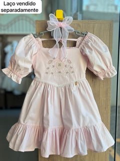 
Vestido manga curta bordado borboleta jardim flores babado amarração menina
