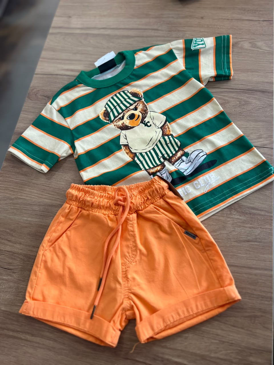 lbcor:VERDE/LARANJA:019fc35b-352b-7633-9a9a-17543f0c5151.jpg