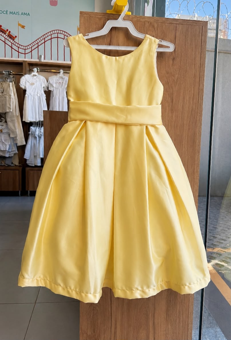 lbcor:Amarelo:01a00063-91f4-7bb0-9bee-580ad670c3e9.jpg