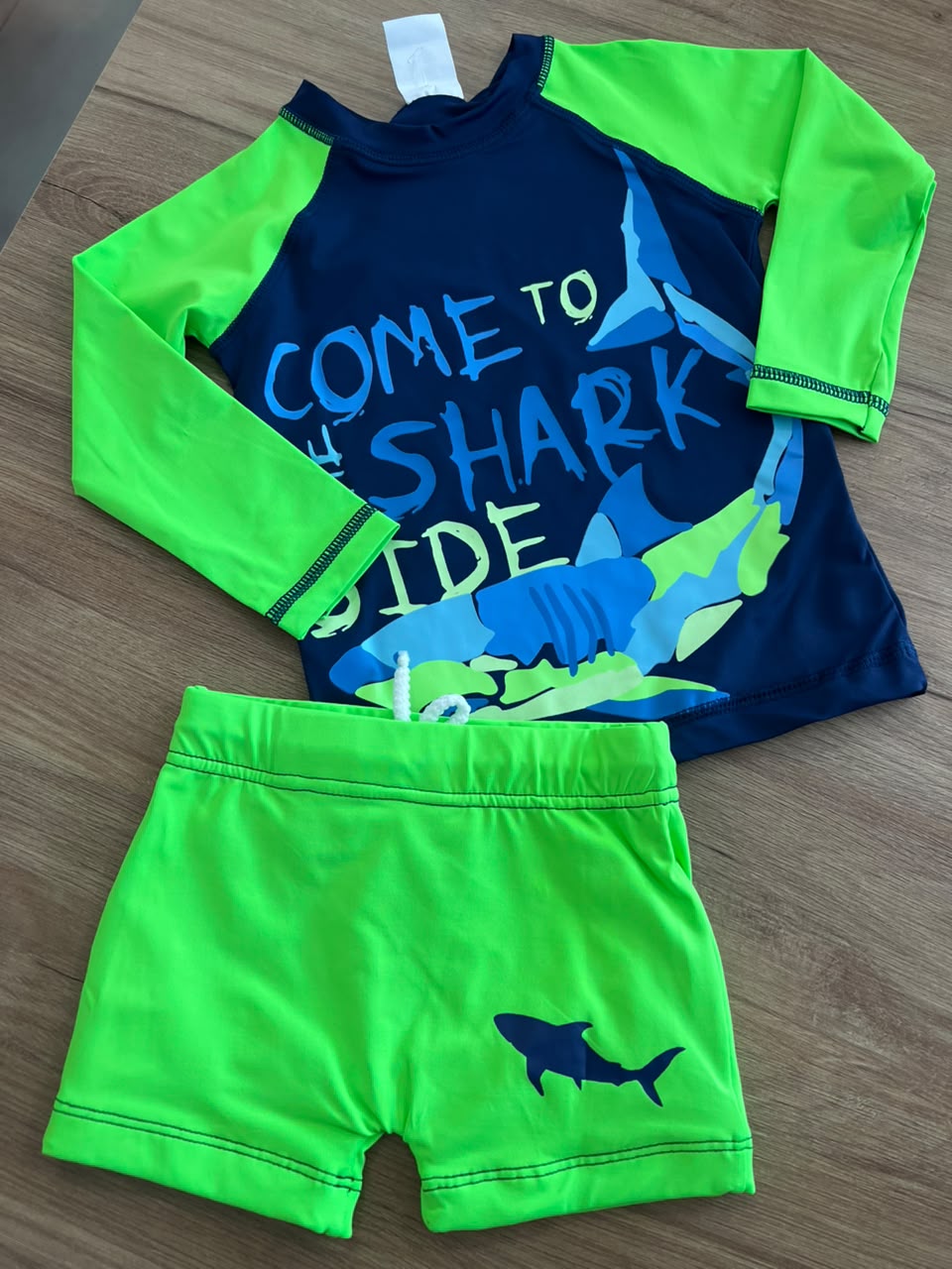 lbcor:Verde Neon/Marinho:01a03970-e4e3-7083-a557-3f88473d59c9.jpg