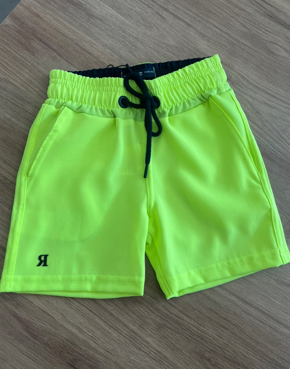 lbcor:VERDE NEON:01a043ab-7f94-74a1-a280-f363817dafab.jpg