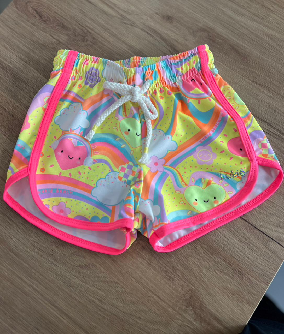 lbcor:AMARELO/ROSA:01a058d3-359d-7b01-b79e-5290ae594fde.jpg