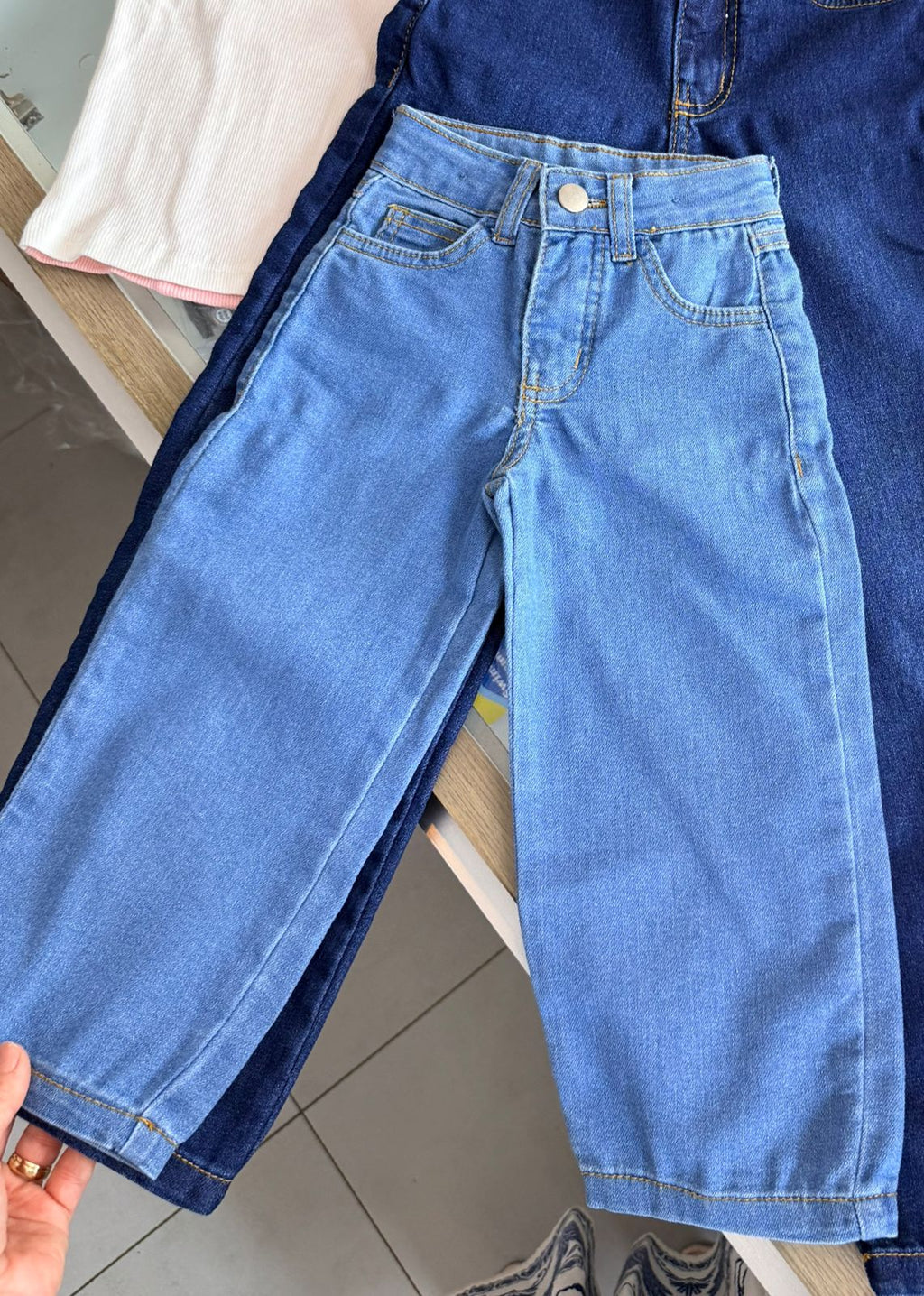 lbcor:JEANS MÉDIO:01a0694b-a424-77b3-8c08-f9276170ad19.jpg