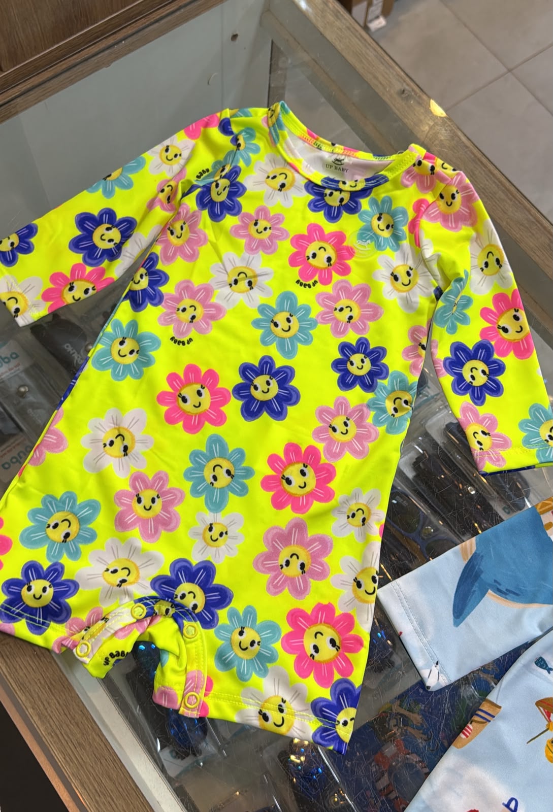 lbcor:AMARELO NEON:01a08cd9-edd8-7a53-8e54-ea2664f0c094.jpg