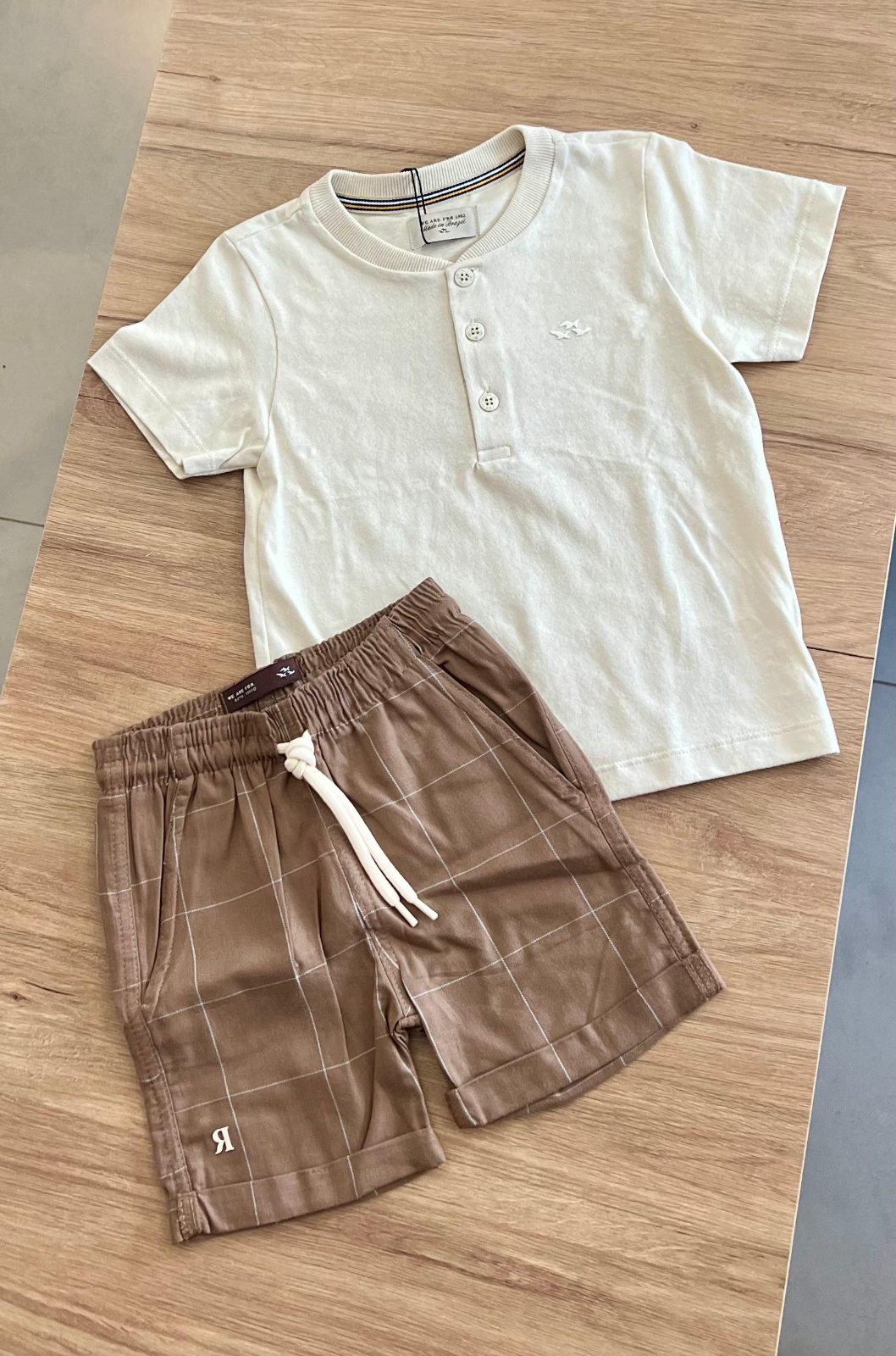 lbcor:CREME/MARROM:01a0a0bb-469c-7b92-8f28-88abf5a15c4e.jpg