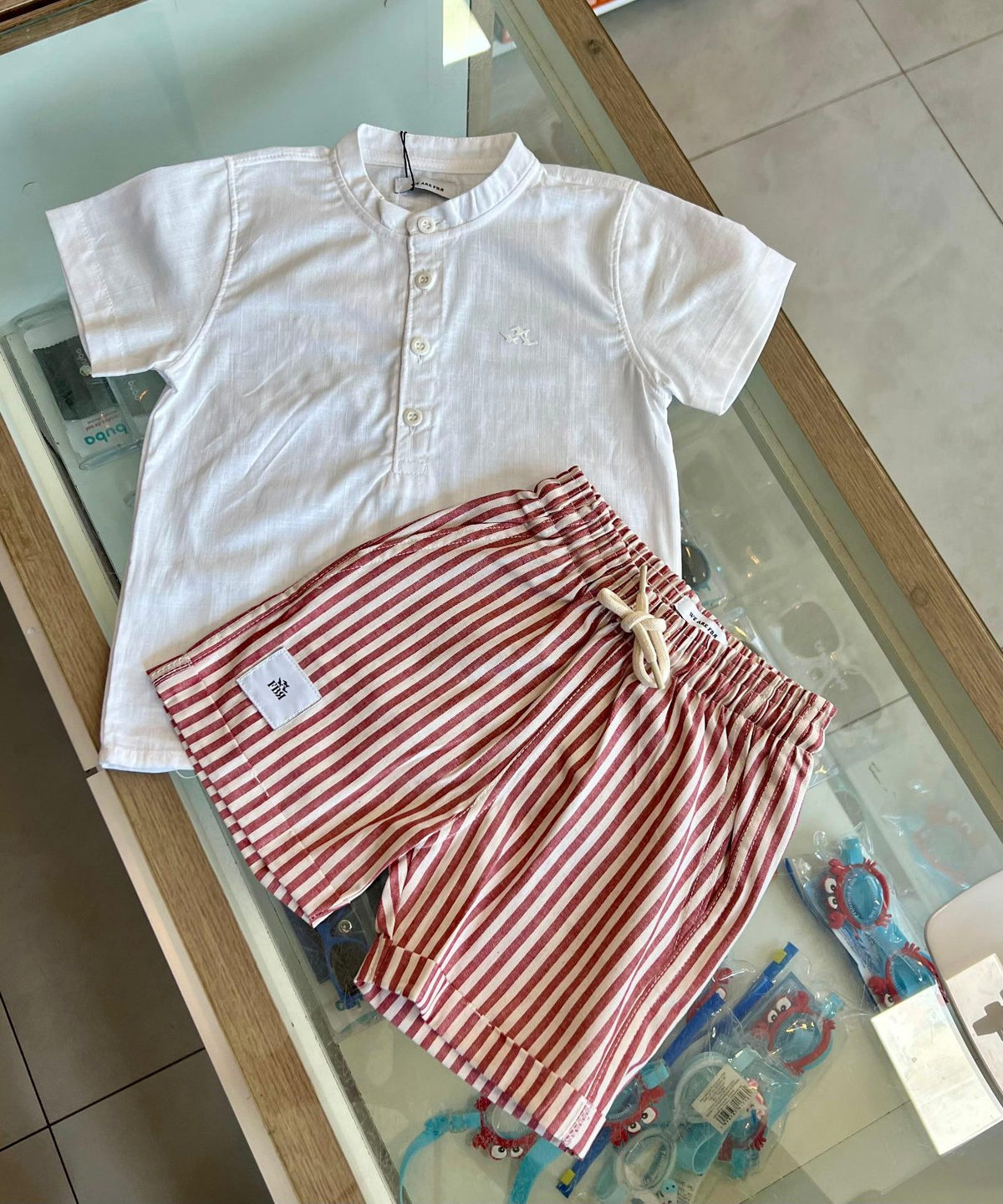lbcor:BRANCO/VERMELHO:01a0a0bd-b7e7-7af2-ad97-46ae12bfae3a.jpg