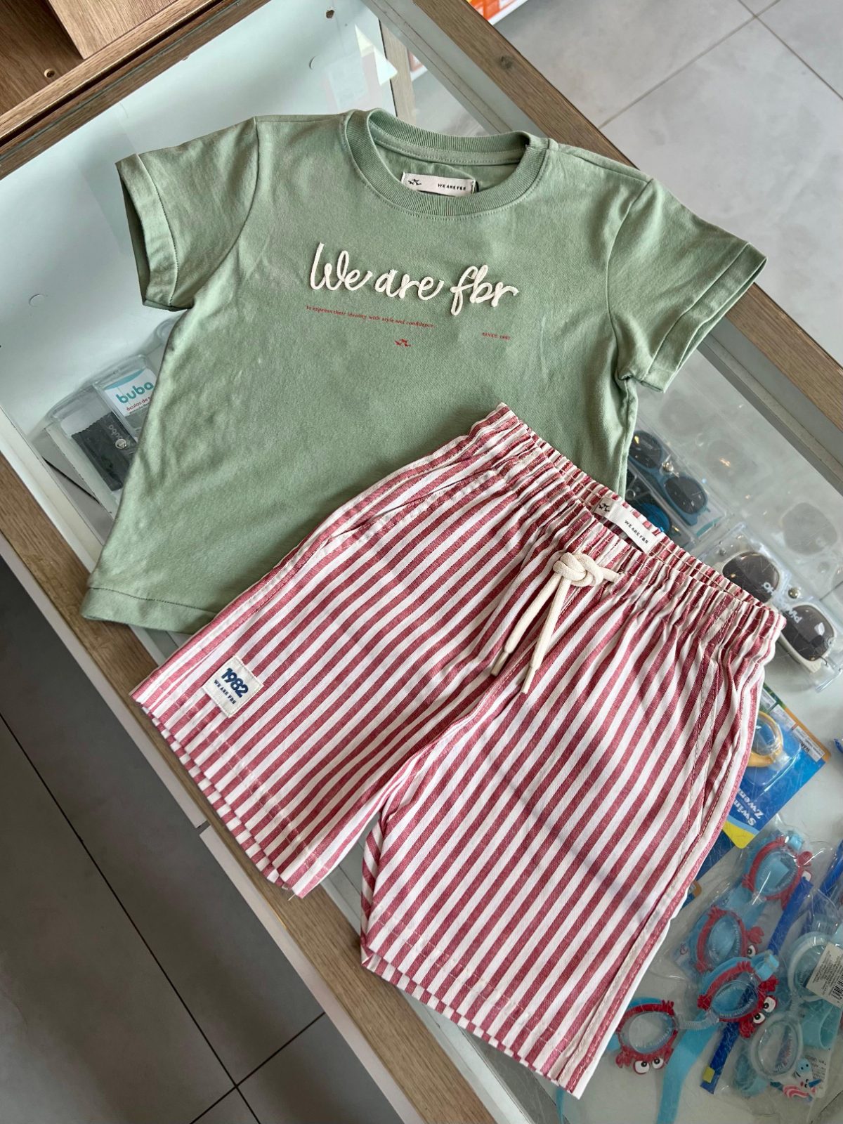 lbcor:VERDE/VERMELHO:01a0a0c5-a2a9-7f52-9a1f-b1b12ae43b7e.jpg