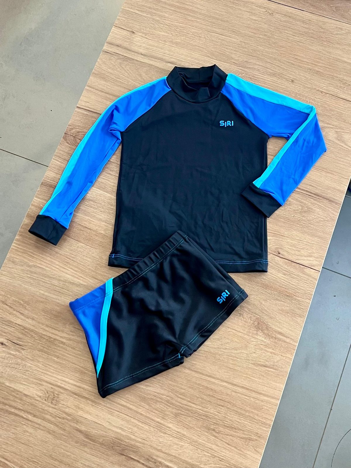 vitrinecor:PRETO/AZUL:01a0acda-ca34-7eb0-9bec-3095cab2a93a.jpg