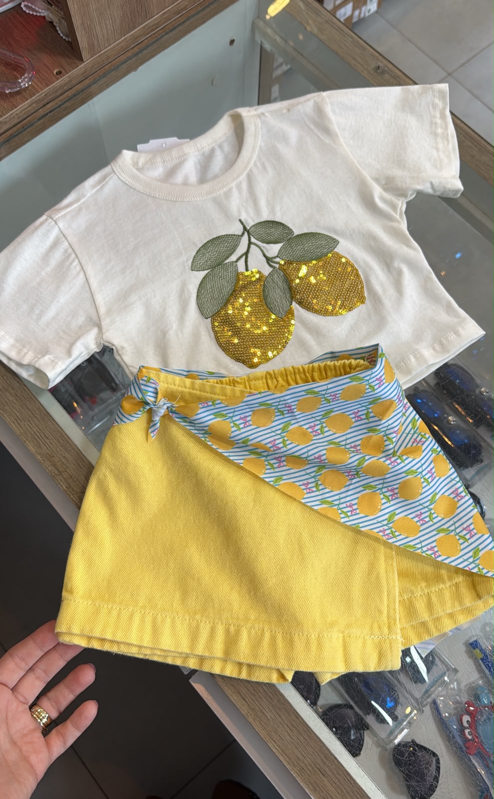vitrinecor:OFF/AMARELO:01a11725-c10c-7d92-8ab2-855f6a5a52d4.jpg