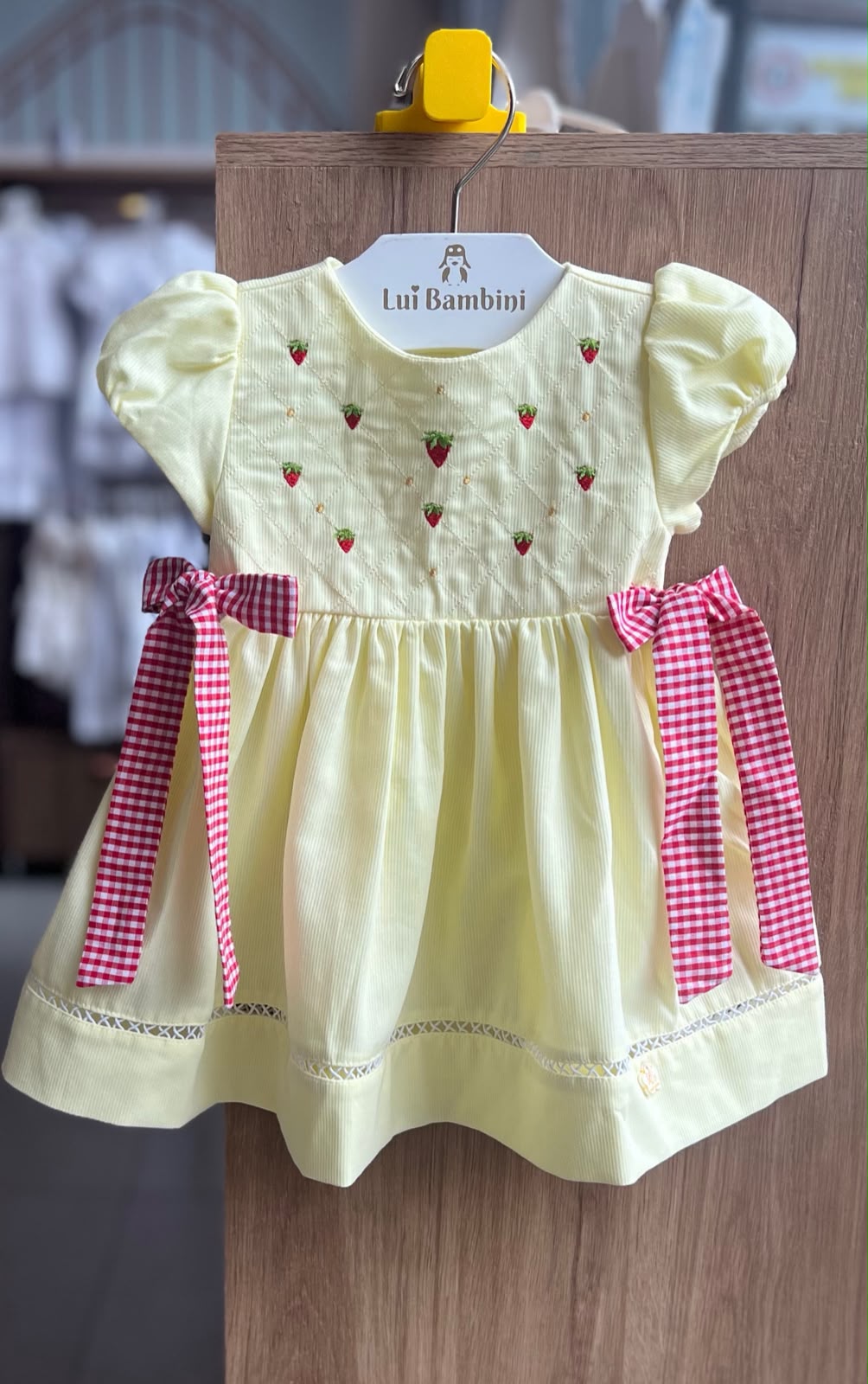 vitrinecor:Amarelo:01a11728-7d11-7853-ab7e-3ac6640fb050.jpg