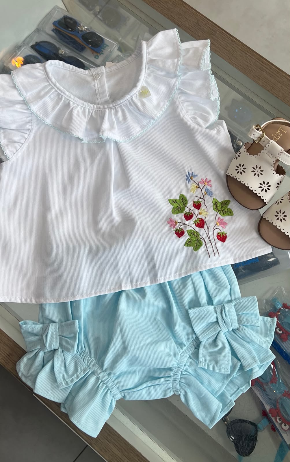 vitrinecor:BRANCO/AZUL:01a1172a-1d97-7103-9204-b835788769cc.jpg