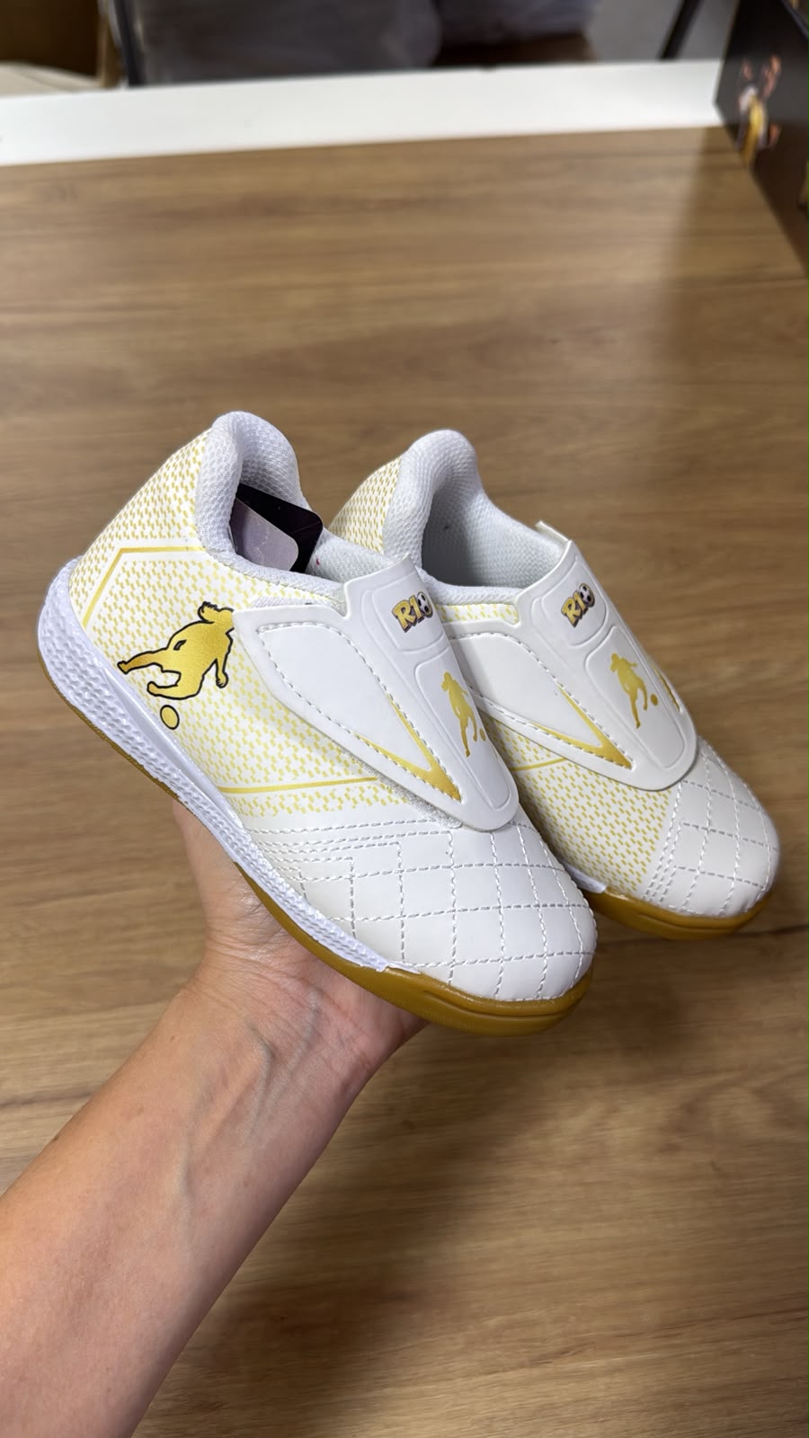 vitrinecor:BRANCO/DOURADO:01a117aa-fb04-7851-a2ea-6d1efd5babeb.jpg