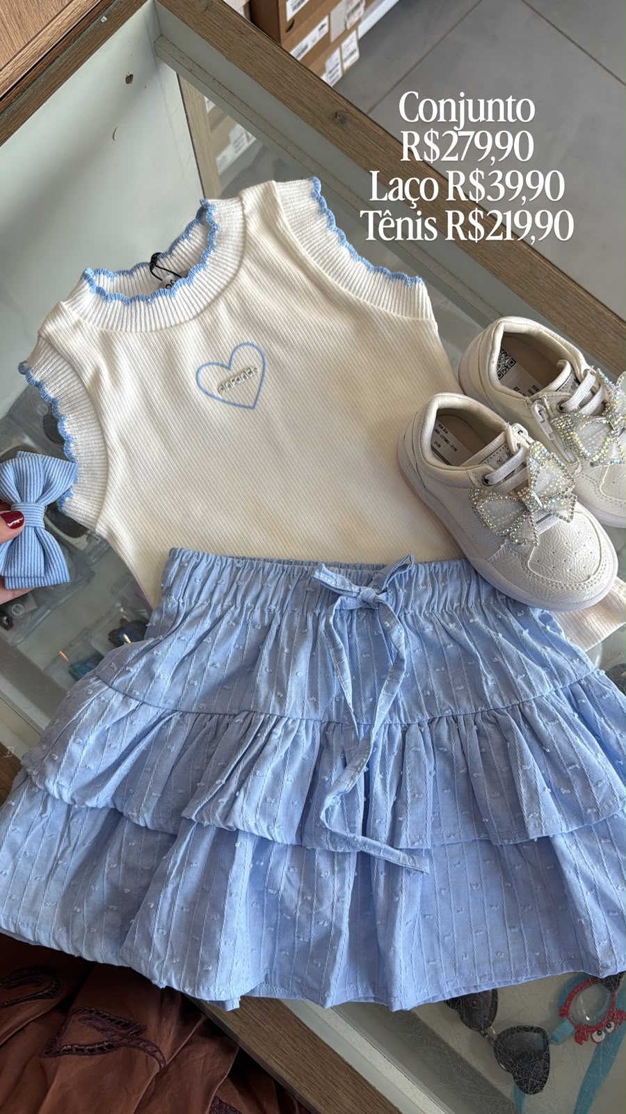 vitrinecor:BRANCO/AZUL:01a120c6-d61a-7e73-b8e0-e935cf9bf969.jpg