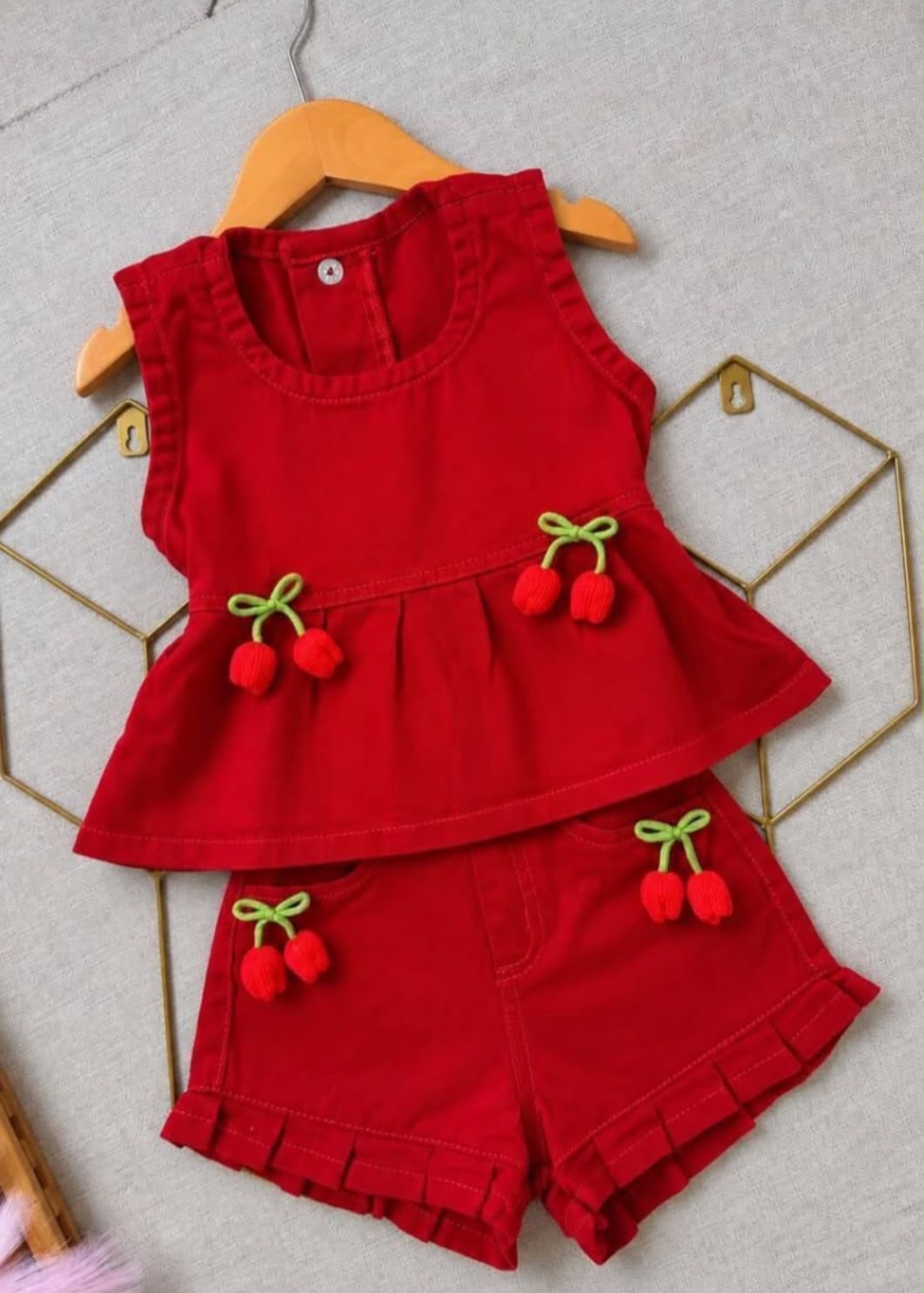 vitrinecor:Vermelho:01a15478-932e-7242-b762-8899b1689915.jpg