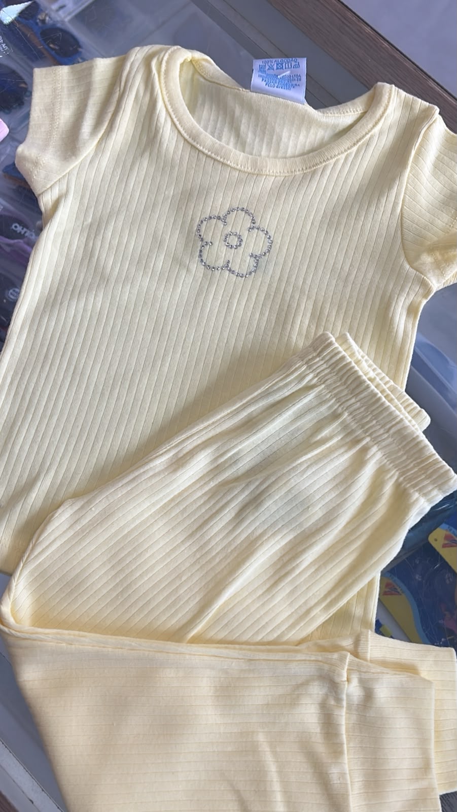 vitrinecor:Amarelo:01a155df-9340-7a70-a104-ad700a13ac71.jpg