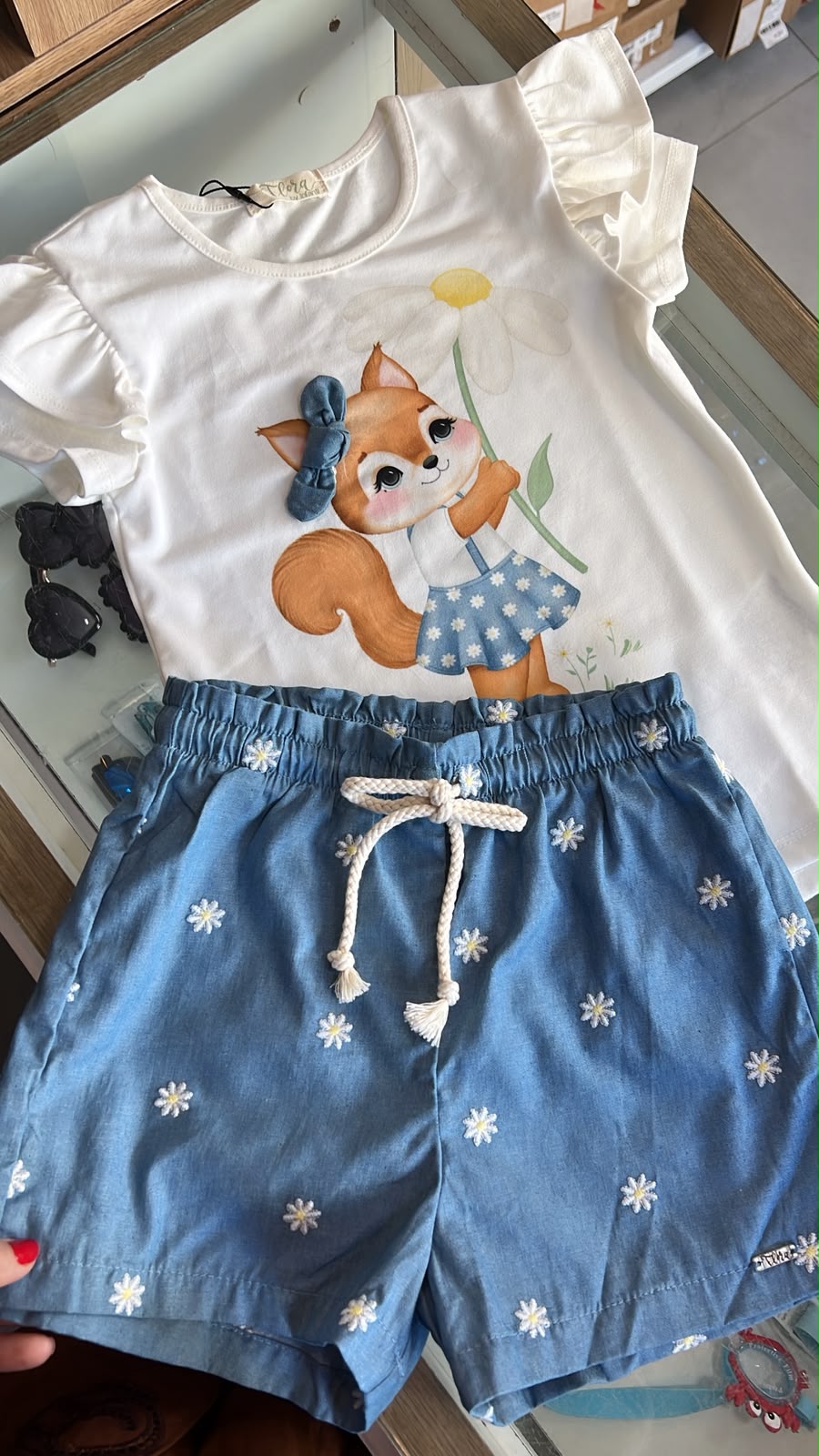 vitrinecor:OFF/JEANS:01a15e76-792d-7360-a1f8-93206cc4e665.jpg