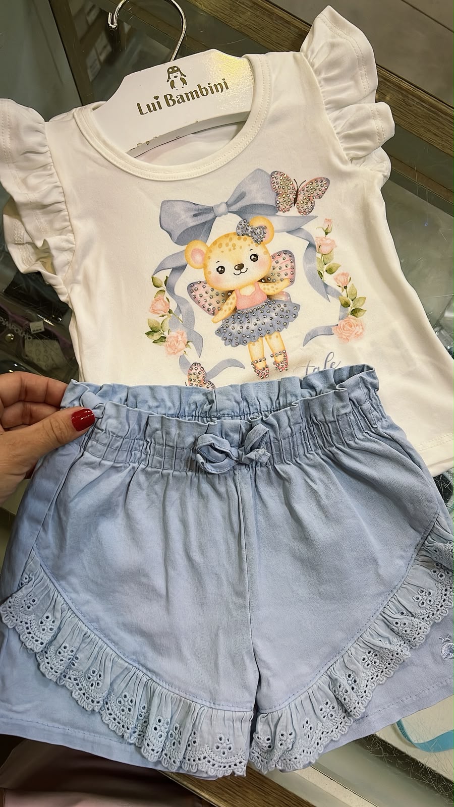 vitrinecor:CREME/AZUL:01a183b6-1927-79d0-aeea-88e36190c5b3.jpg