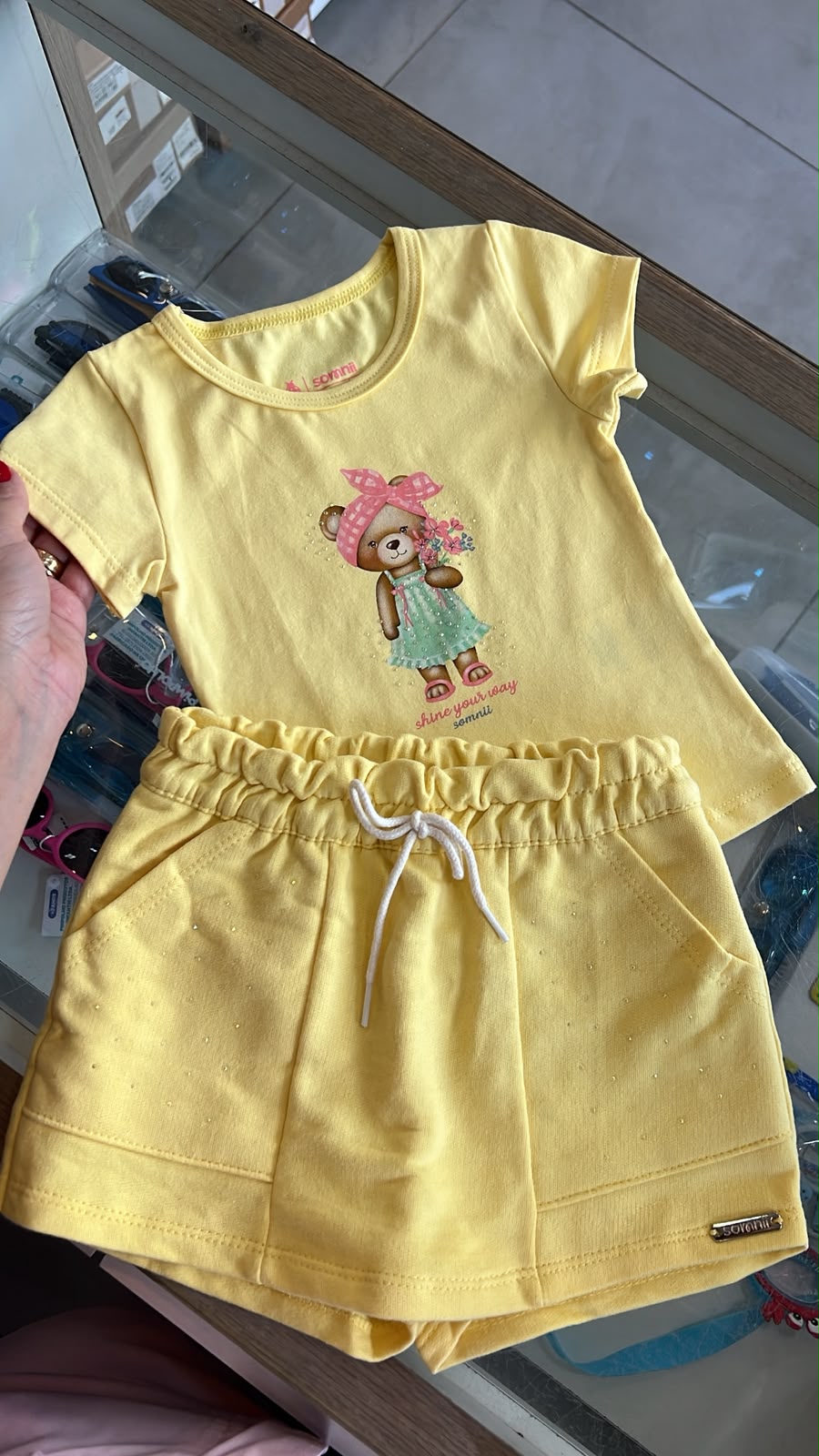 vitrinecor:Amarelo:01a183bc-637e-7fc1-918c-485f9eaa3087.jpg