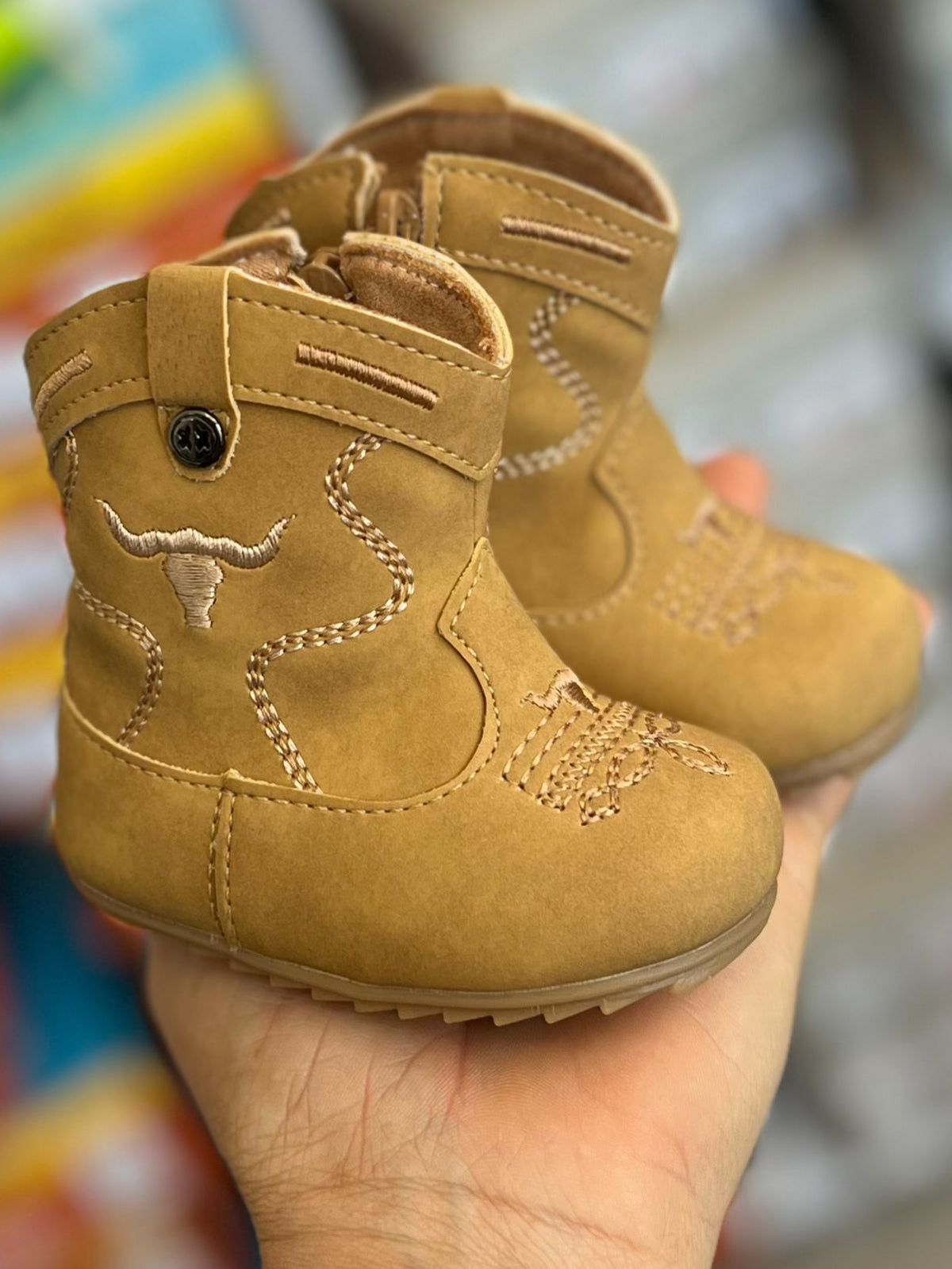 BOTA TEXANA BEBÊ BORDADO TOURO RELEVO ZÍPER COWBOY MENINO XUÁ XUÁ - MOSTARDA