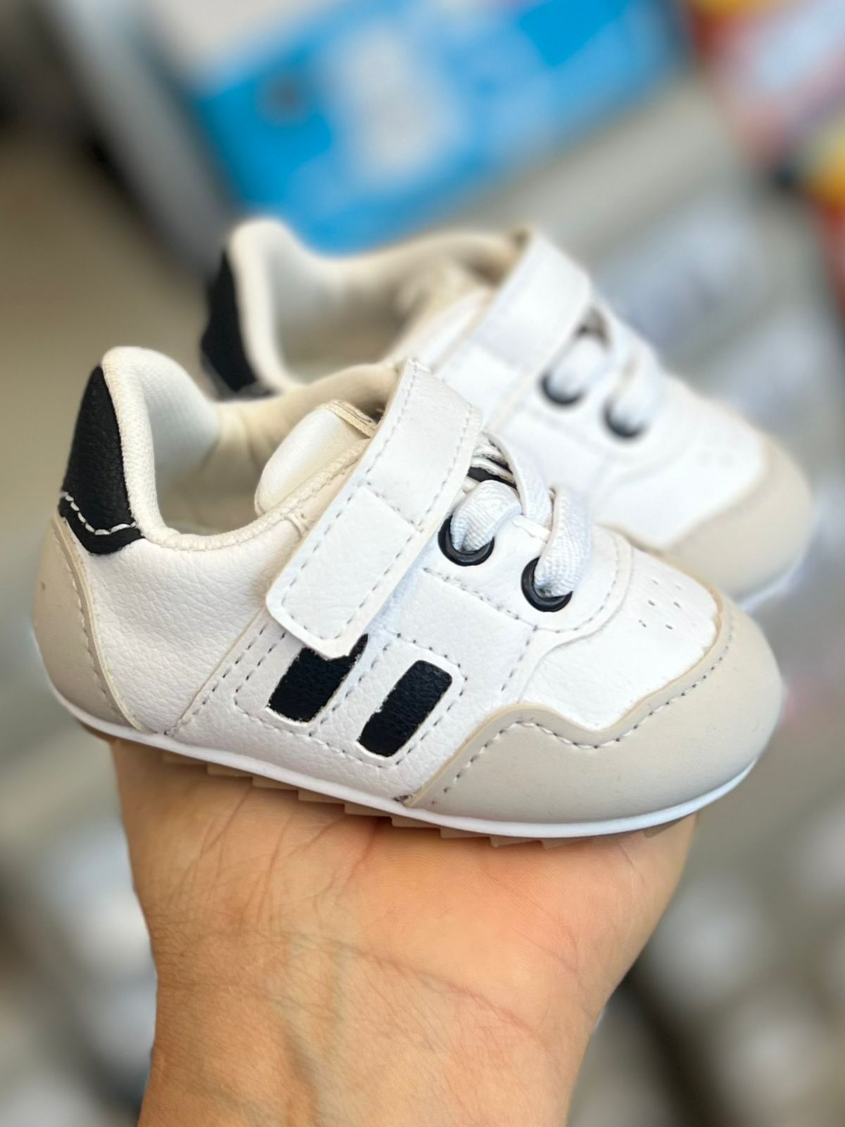 SAPATO MOCASSIM CADARÇO VELCRO LISTRAS CADARÇO MENINO XUÁ XUÁ - BRANCO/PRETO