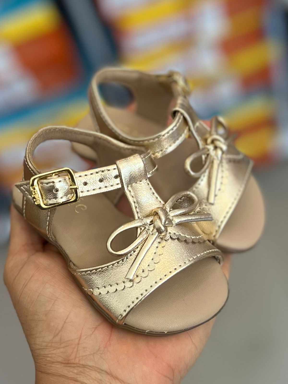 SANDÁLIA RETRÔ IPANEMA LAÇO FECHO METÁLICO MENINA LUI BAMBINI - DOURADO