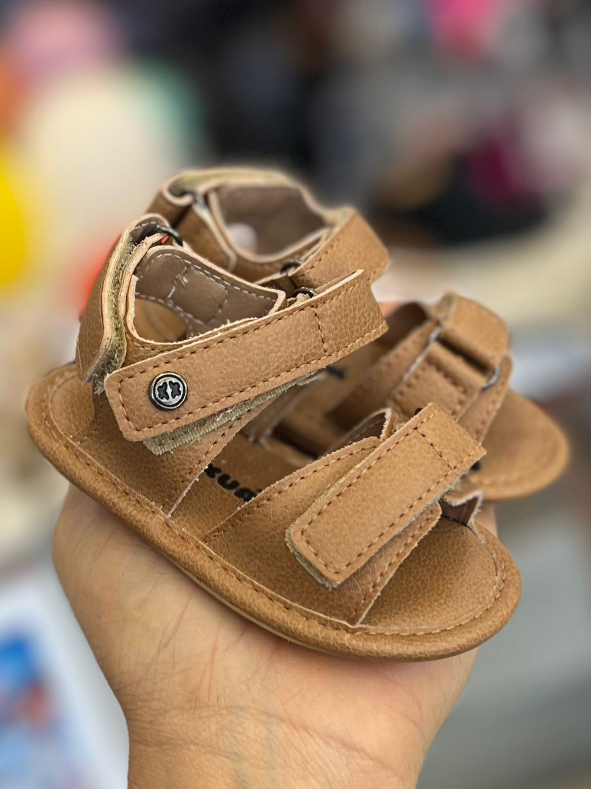 SANDÁLIA FECHO VELCRO DUPLO ALÇAS MENINO XUÁ XUÁ - CARAMELO