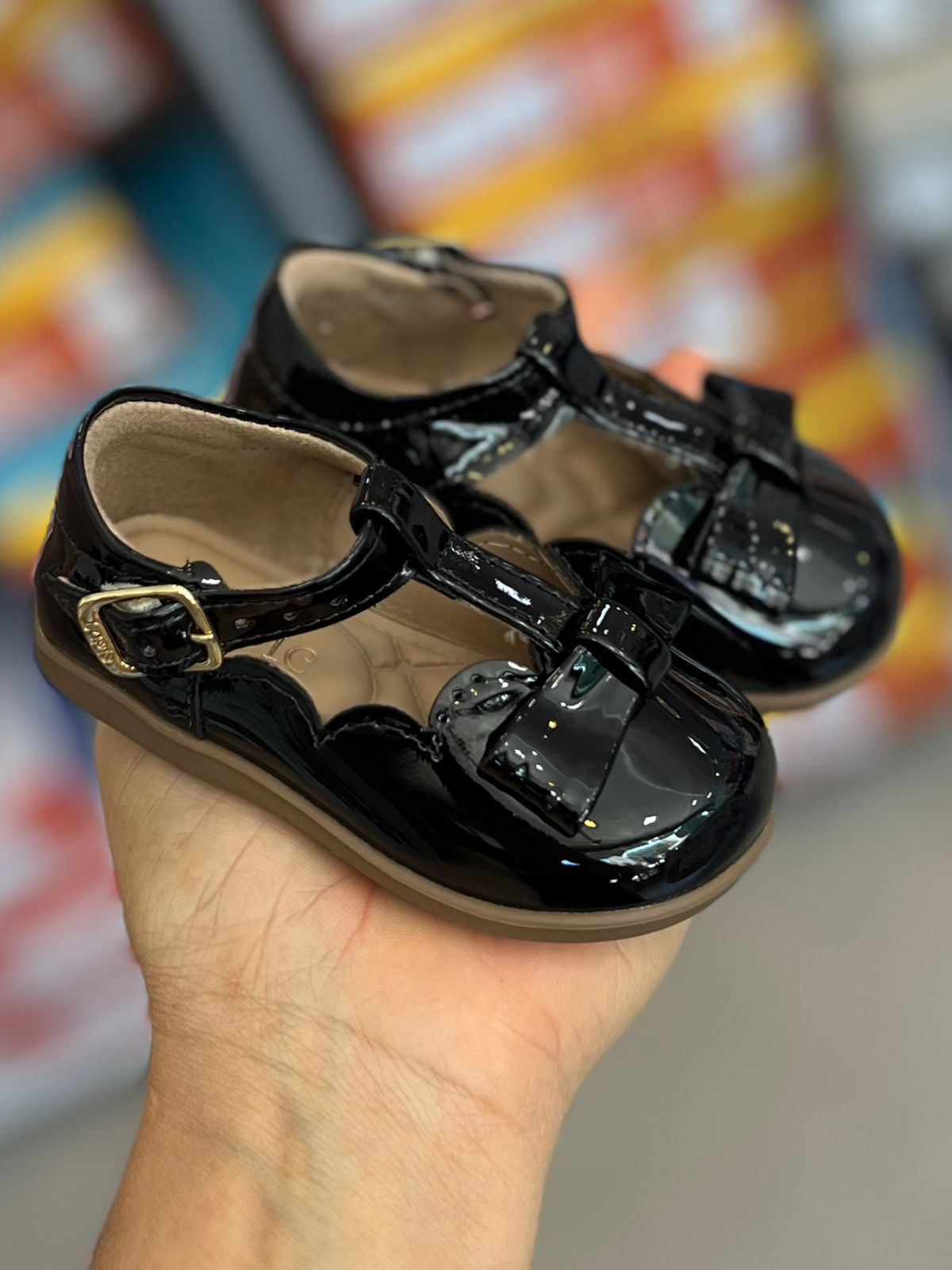SAPATO SAPATILHA FECHO METÁLICO LAÇO ONDULADO VERNIZ MENINA LUI BAMBINI - PRETO