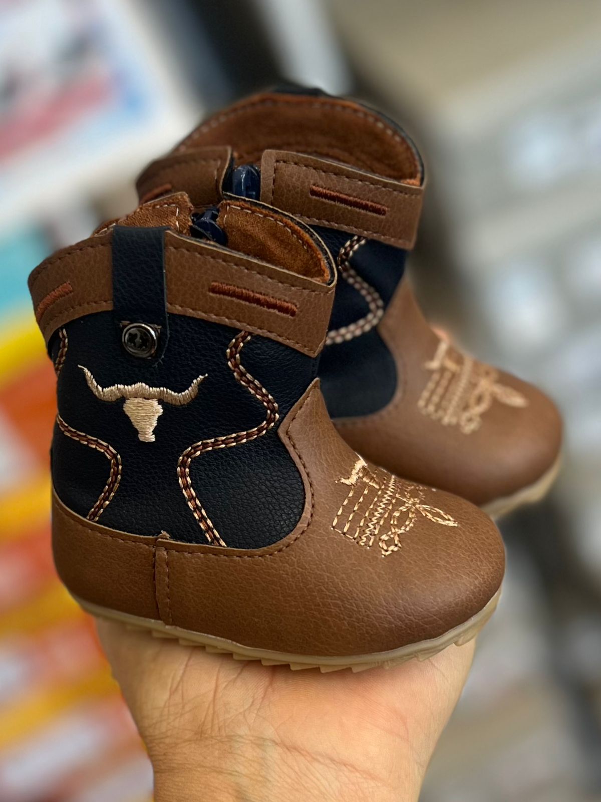 BOTA TEXANA BEBÊ BORDADO TOURO RELEVO ZÍPER COWBOY MENINO XUÁ XUÁ - MARINHO/MARROM
