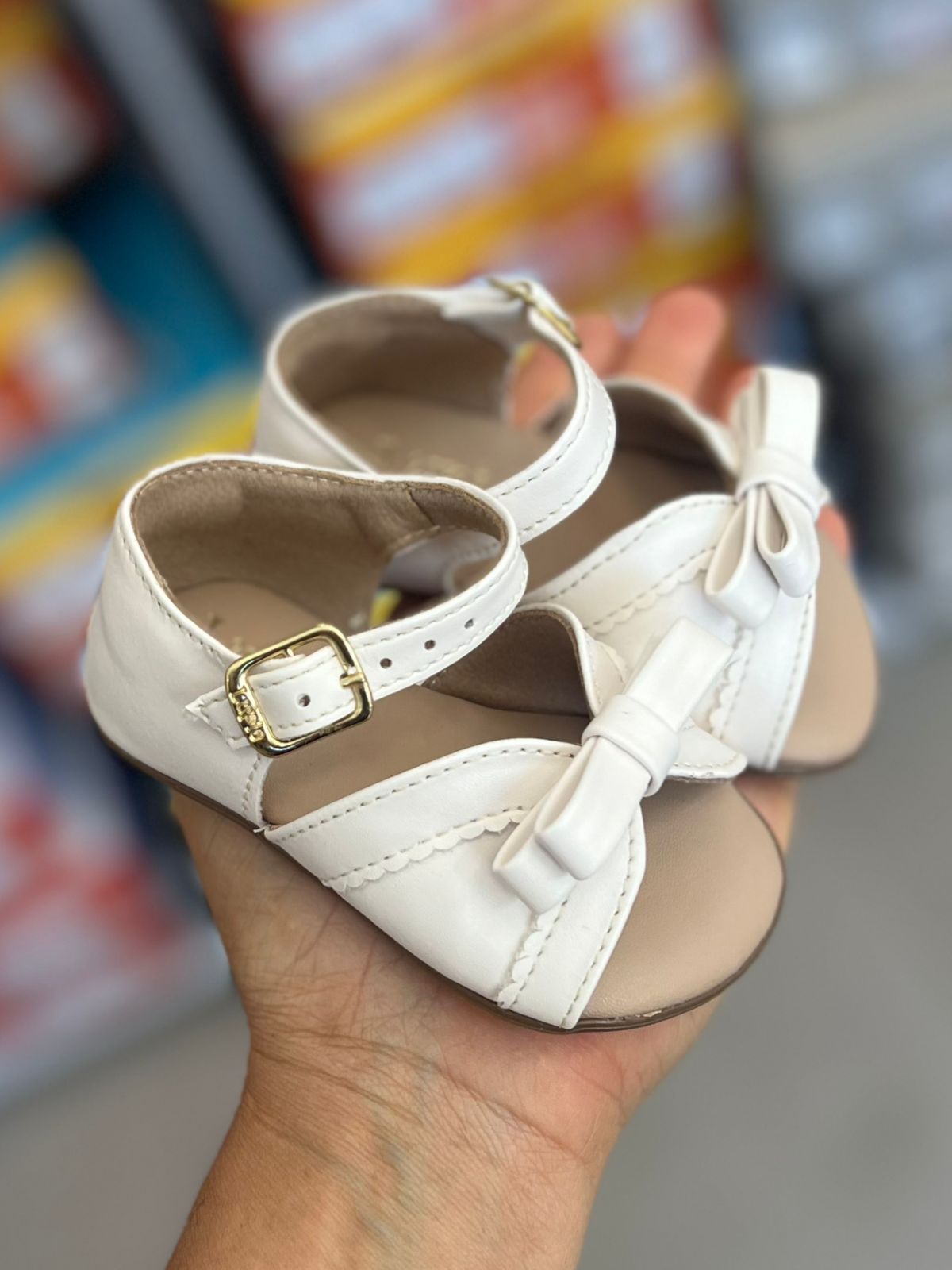SANDÁLIA FECHO METÁLICO LAÇO BABADINHO MENINA LUI BAMBINI - OFF