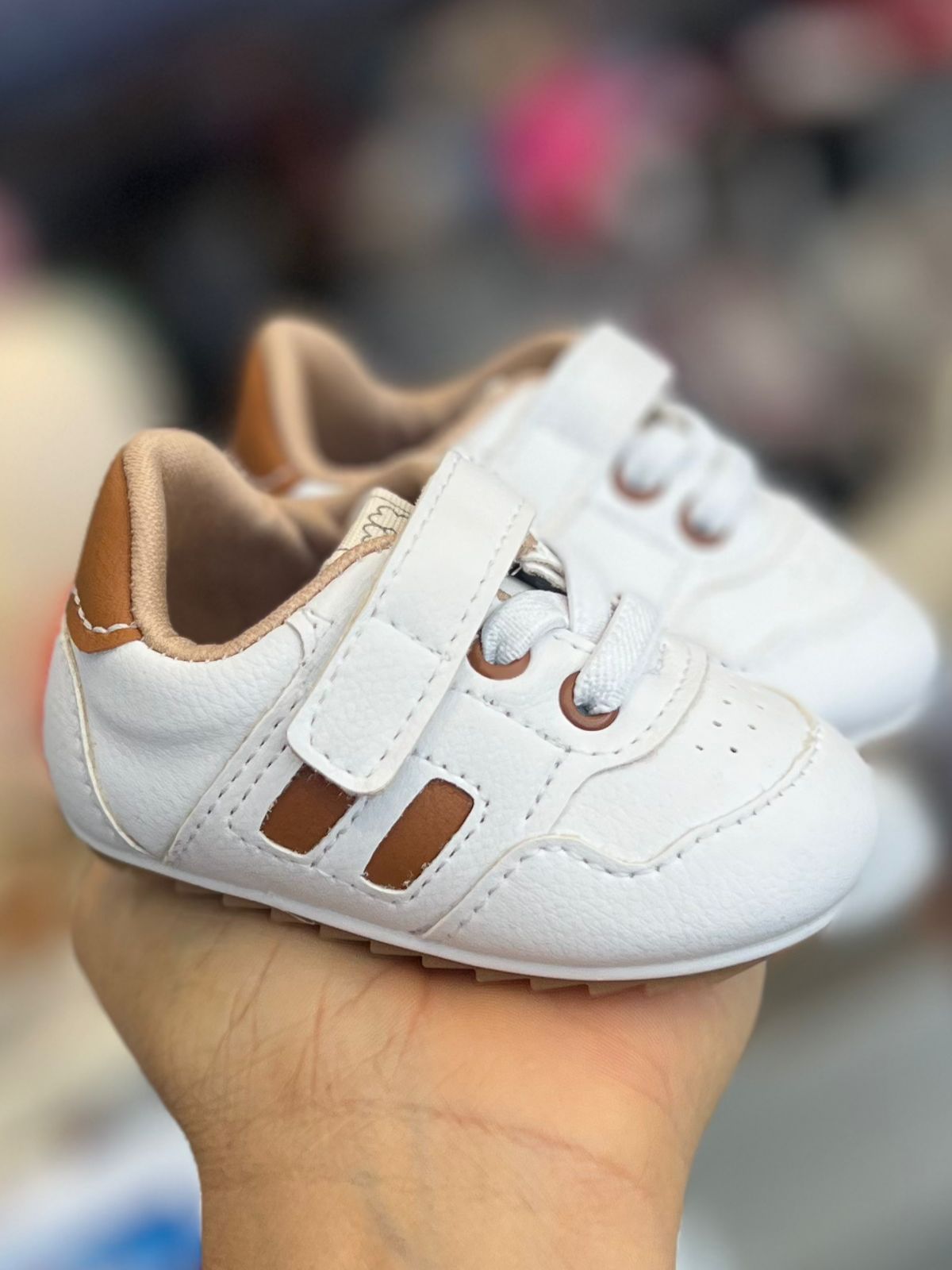 SAPATO MOCASSIM CADARÇO VELCRO LISTRAS CADARÇO MENINO XUÁ XUÁ - BRANCO/CARAMELO