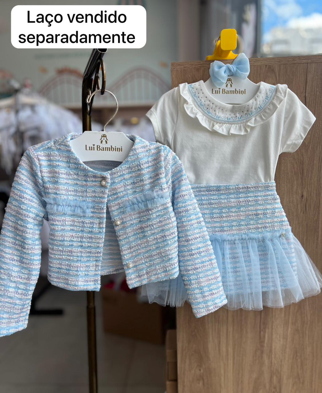 CONJUNTO JAQUETA MANGA LONGA TWEED BOTÕES BLUSA MANGA CURTA BORDADO STRASS E SAIA TULE MENINA PETIT CHERIE - AZUL/OFF