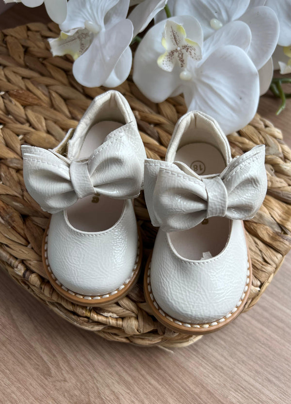 SAPATO SAPATILHA ALÇA VELCRO VERNIZ LAÇO DUPLO COSTURA EXTERNA MENINA XUA XUA
