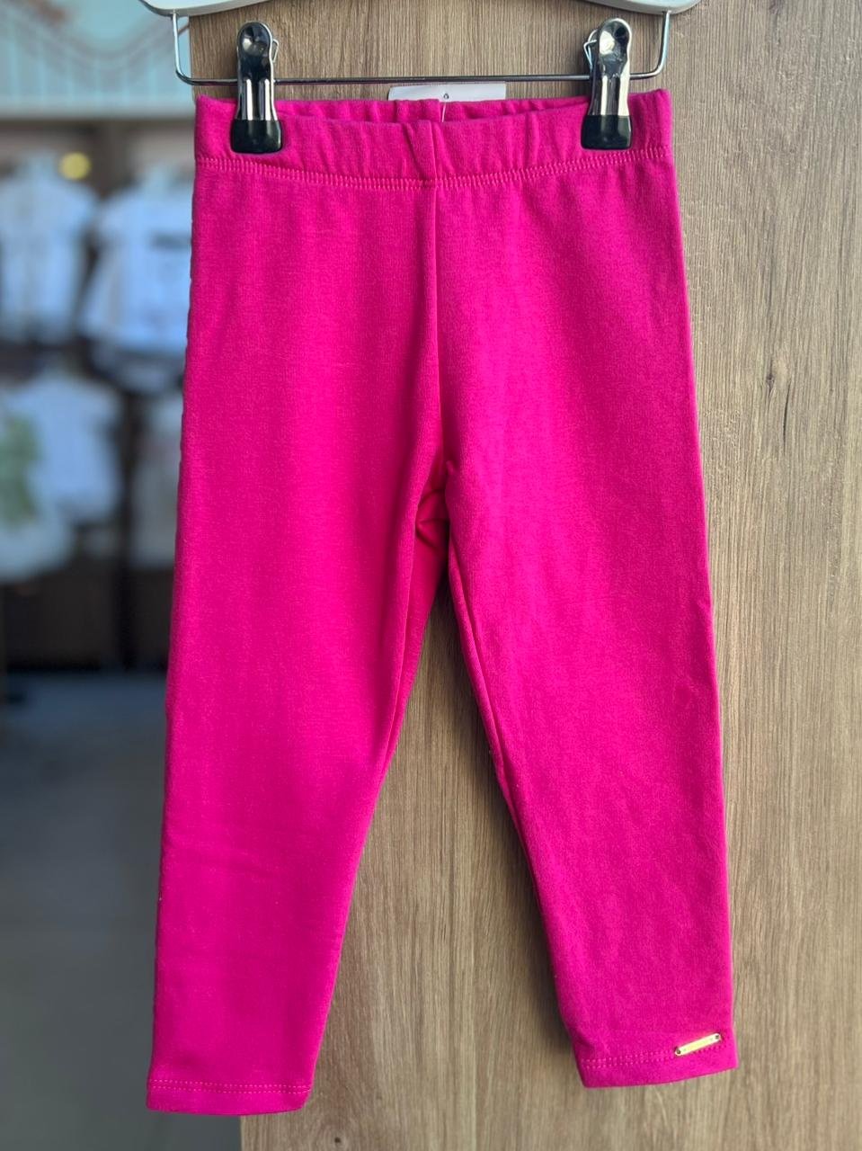 CALÇA LEGGING EM MOLECOTTON LISA COM EMBLEMA DOURADO BARRA MENINA QUIMBY - PINK