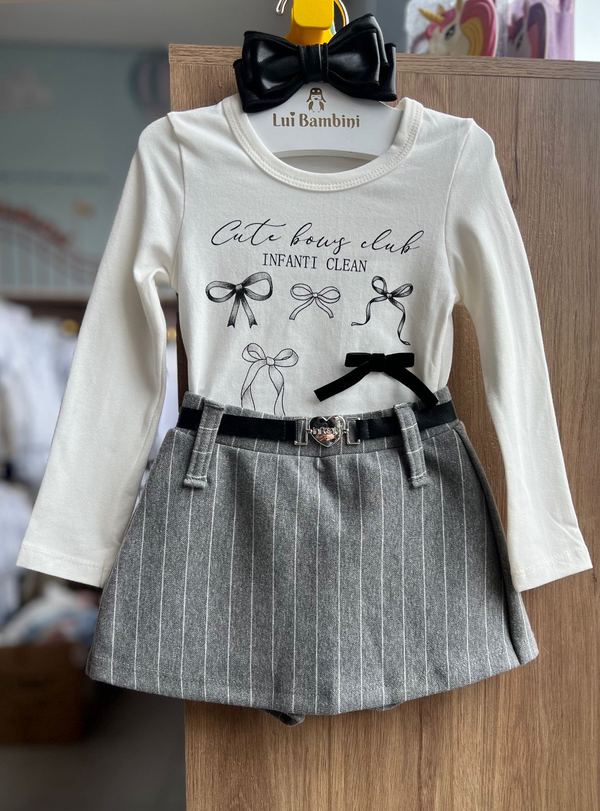 CONJUNTO BLUSA MANGA LONGA CUTE HOURS LAÇO E SHORT SAIA CINTO MENINA INFANTI - OFF/CINZA