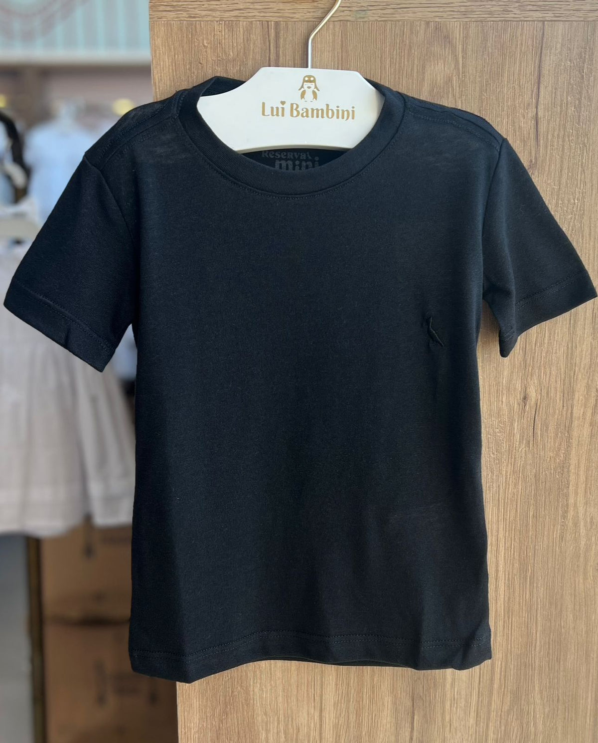 CAMISETA MANGA CURTA BÁSICA MINIMALISTA PICA PAU BORDADO MENINO RESERVA MINI - PRETO
