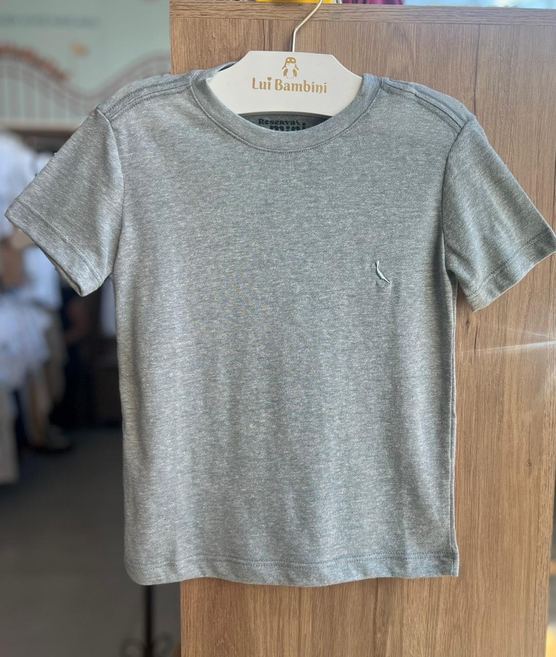 CAMISETA MANGA CURTA BÁSICA MINIMALISTA PICA PAU BORDADO MENINO RESERVA MINI - CINZA
