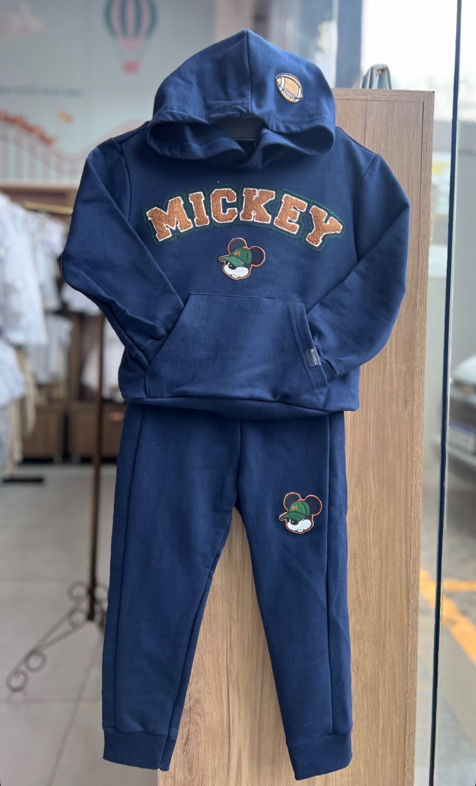 CONJUNTO BLUSÃO MANGA LONGA MICKEY MOUSE BORDADO TRICOTADO PATCH ESPORTE E CALÇA MENINO YOUCCIE - MARINHO