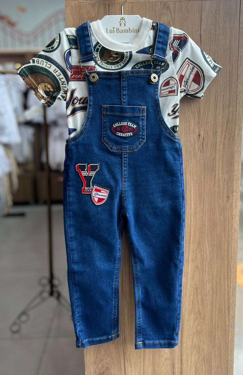 CONJUNTO CAMISETA MANGA CURTA URSO COLLEGE E JARDINEIRA JEANS BOLSO MENINO YOUCCIE - OFF