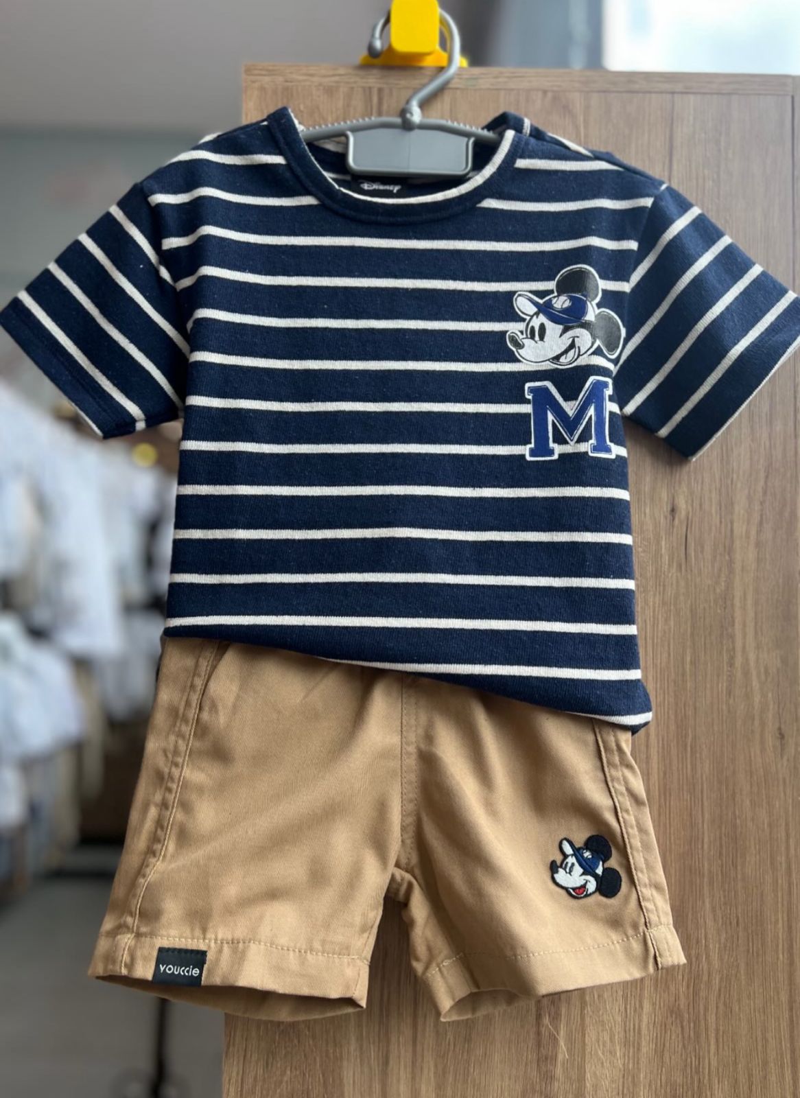 CONJUNTO CAMISETA MANGA CURTA LISTRADO MICKEY MOUSE BASEBALL ESPORTE E BERMUDA MENINO YOUCCIE - MARINHO/BEGE