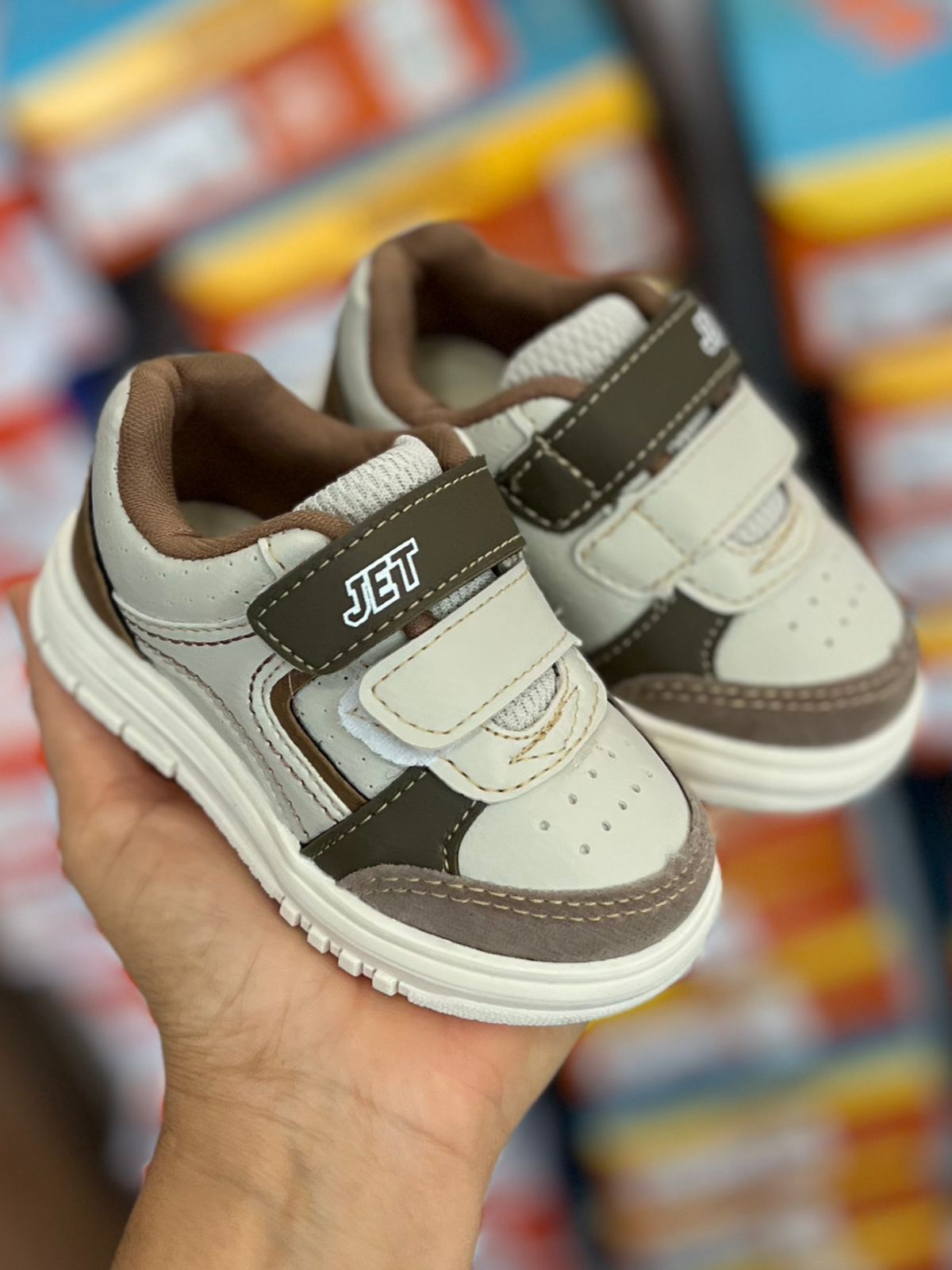 TÊNIS CASUAL VELCRO DUPLO CADARÇO COSTURA EXPOSTA MENINO JET KIDS - BEGE/MARROM