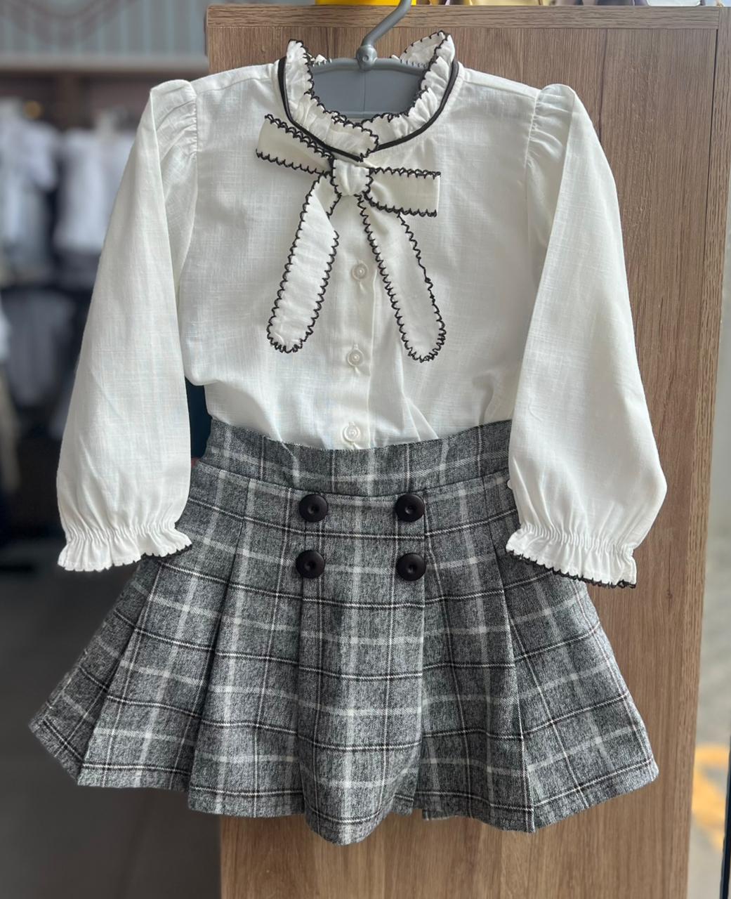 CONJUNTO BLUSA MANGA LONGA CAMISETE BORDADO RENDA LAÇO E SAIA XADREZ FLANELADO MENINA ANJOS BABY - OFF/CINZA
