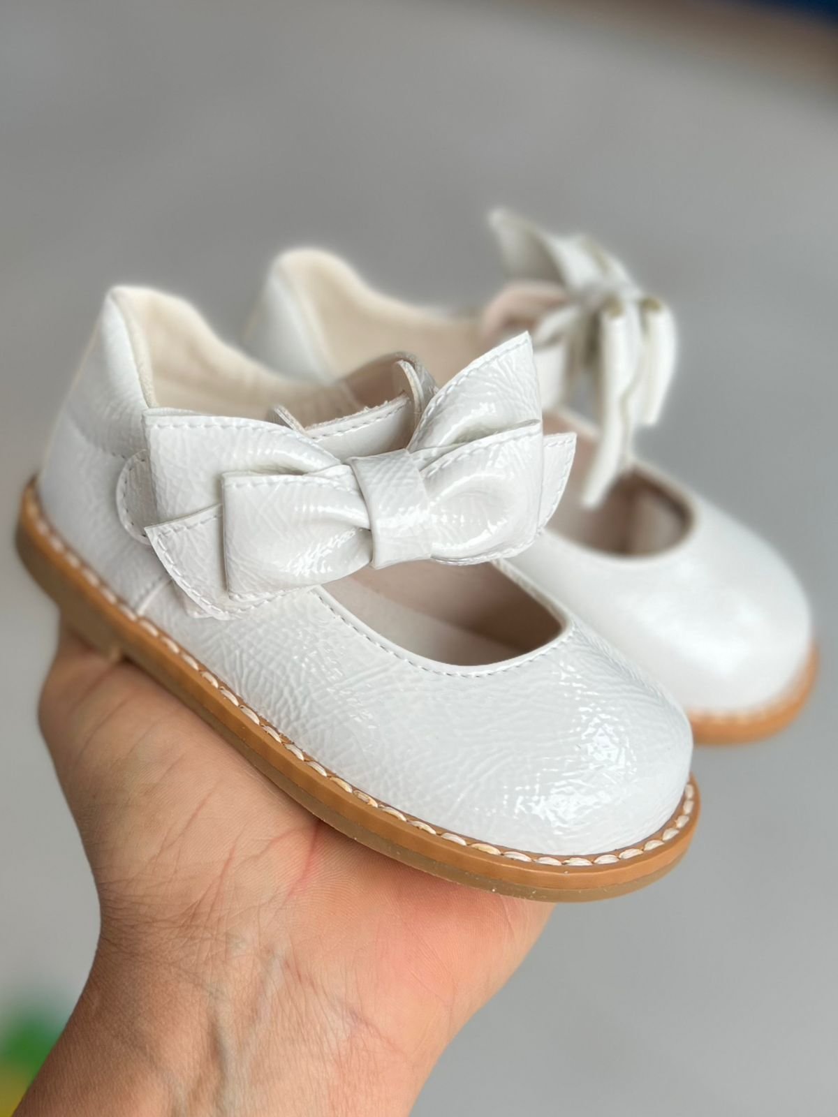 SAPATO SAPATILHA BABADINHO FECHO VELCRO LAÇO VERNIZ MENINA XUÁ XUÁ - BRANCO