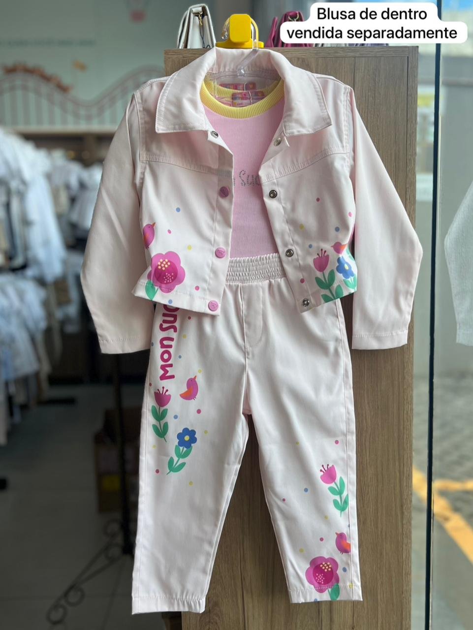CONJUNTO JAQUETA MANGA LONGA BOTÕES FLOR PASSARINHO BOTÕES E CALÇA MENINA MON SUCRÉ - ROSA CLARO