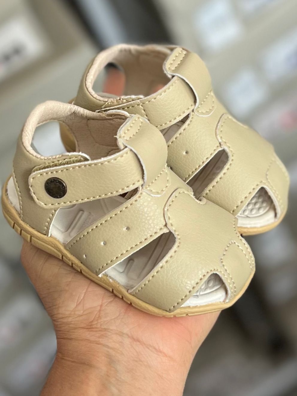 SANDÁLIA ALÇA VELCRO CLÁSSICA MENINO PIMPOLHO - BEGE