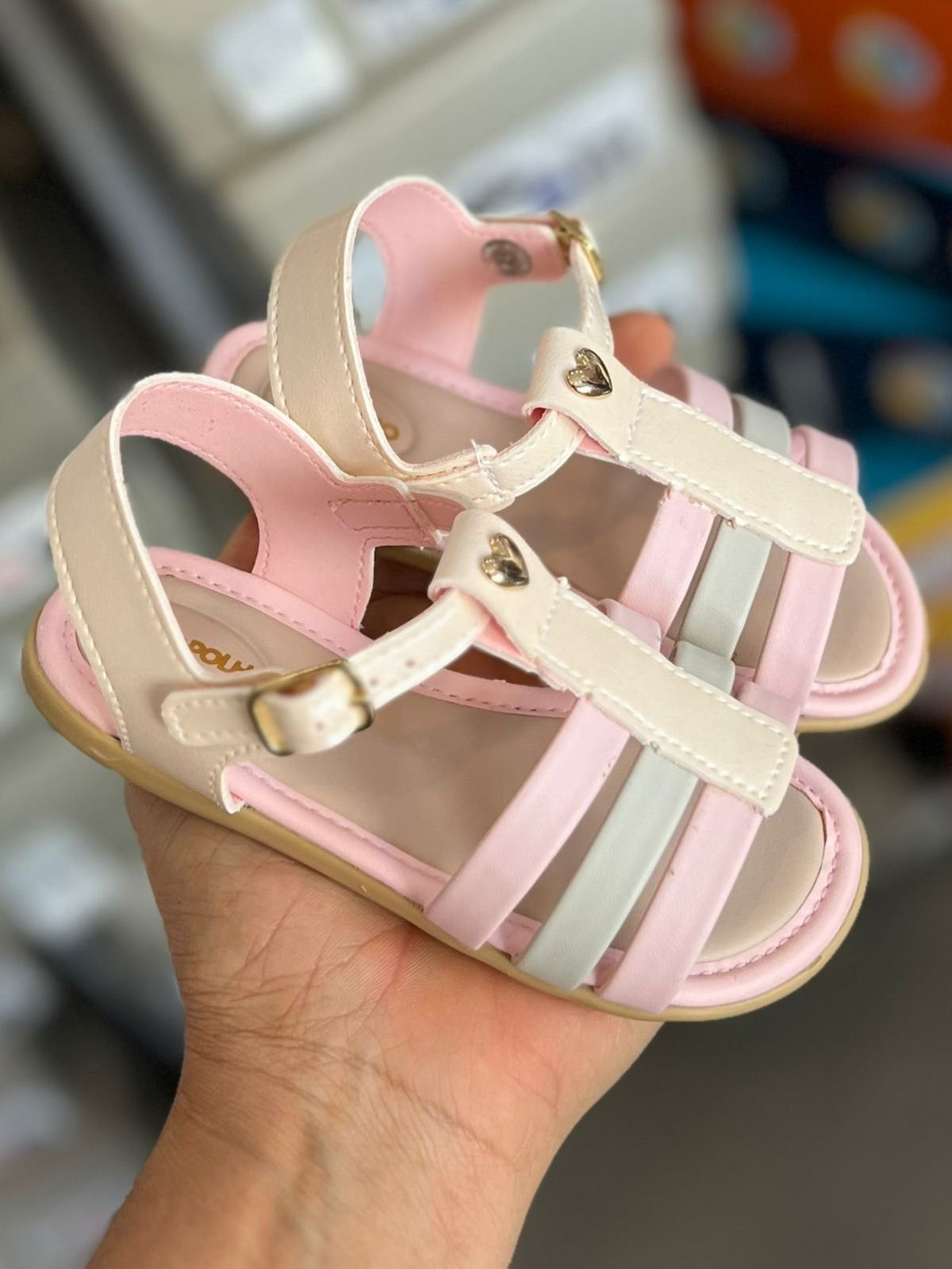 SANDÁLIA ALÇA FECHO FIVELA METÁLICO CORAÇÃO GLAM MENINA PIMPOLHO - BEGE/ROSA