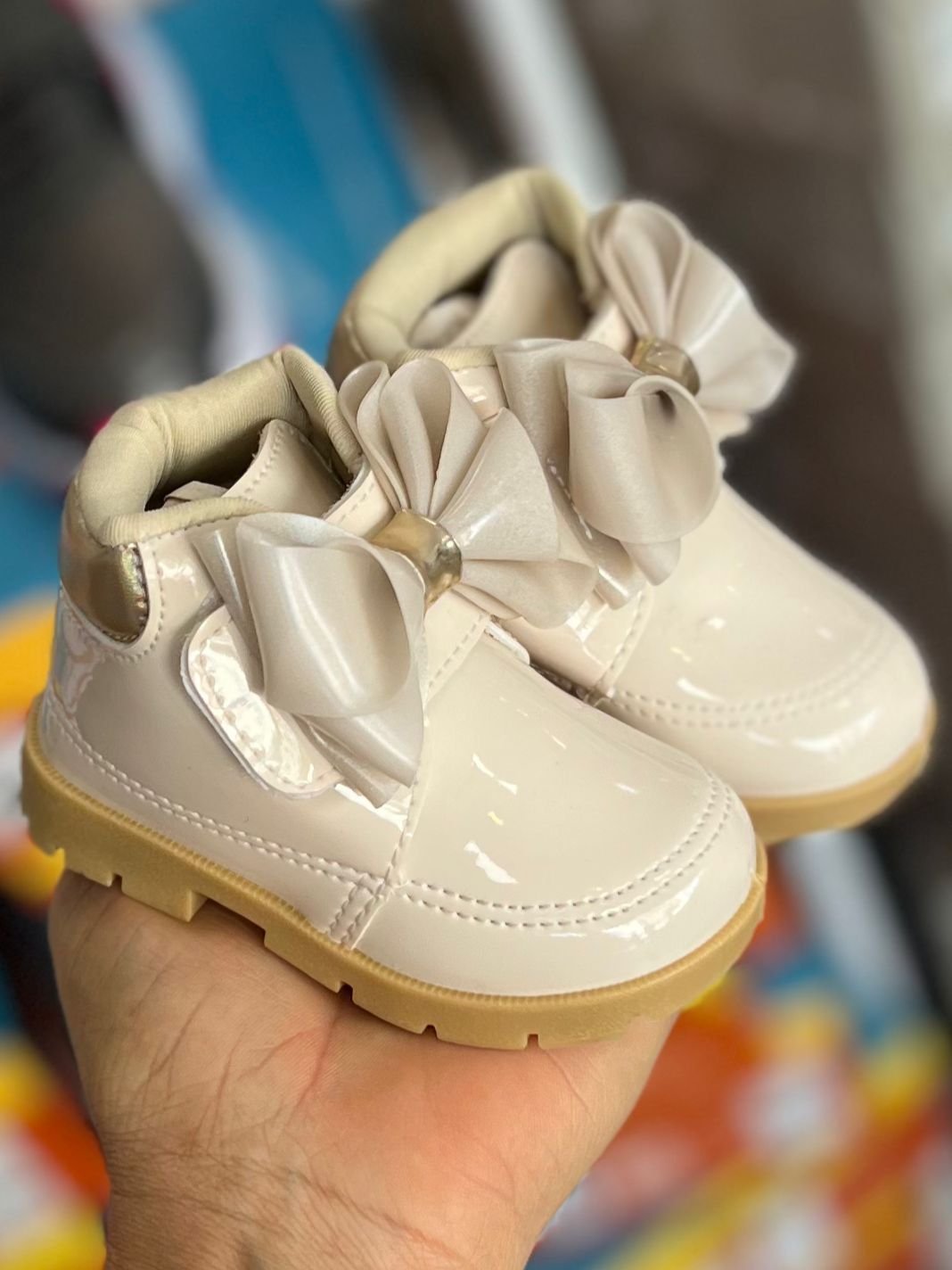 BOTA VELCRO LAÇO VERNIZ AVENTURA MENINA PIMPOLHO - OFF