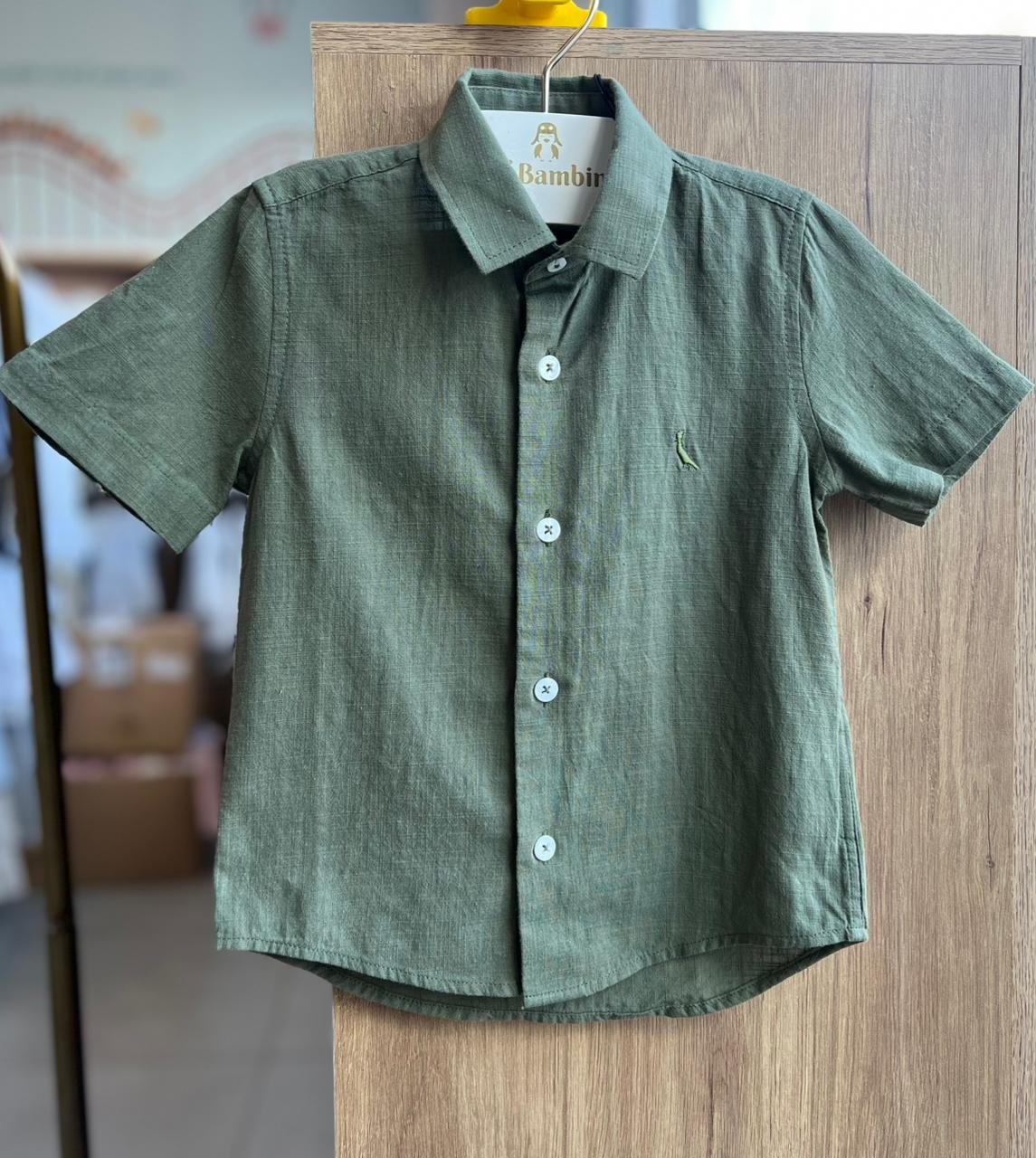 CAMISETA MANGA CURTA SIERRA BOTÕES MINIMALISTA PICA PAU BORDADO MENINO RESERVA MINI - VERDE MILITAR