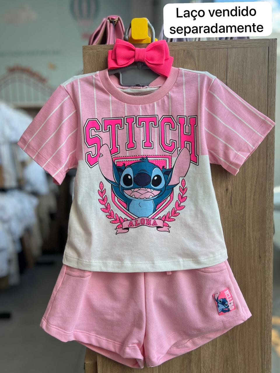 CONJUNTO BLUSA MANGA CURTA LISTRADO STRASS TORCEDOR STITCH E SHORT MENINA MOMI - OFF/ROSA