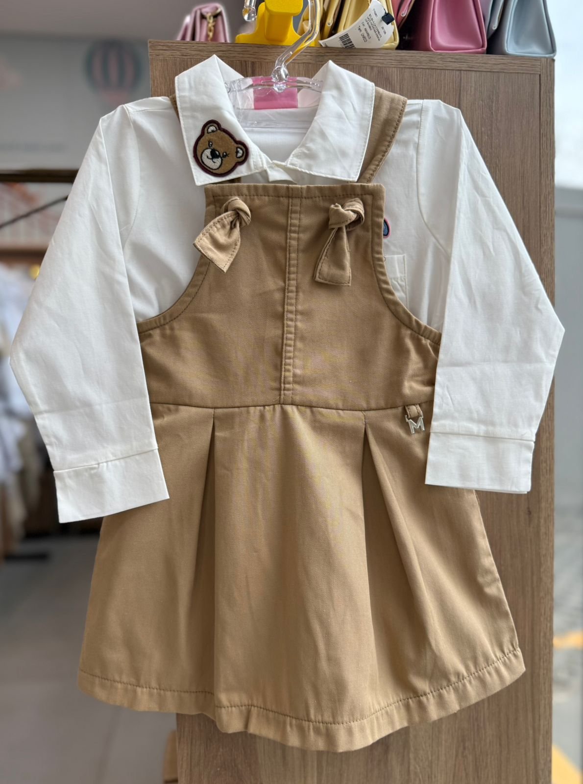 CONJUNTO CAMISA MANGA LONGA URSO CEREJAS M PATCH E SALOPETE ALÇA NÓ SARJA MENINA MOMI - OFF/BEGE
